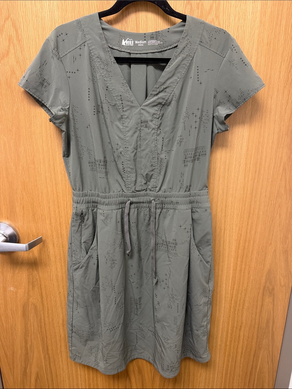 REI Co-op Aoraki Women's Olive Green Drawstring V-Neck Casual Gorpcore Dress